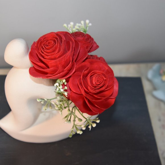 Sexy white curvy hearts vase with 4 red Sola wood roses that will last forever! - Picture 7 of 9